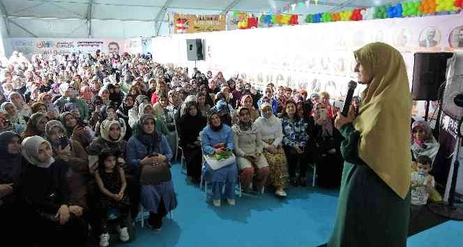 Kitap fuarında ünlü yazarlara yoğun ilgi