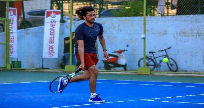 150 sporcunun katıldığı tenis turnuvası sona erdi