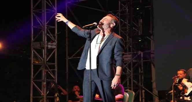 Tekirdağ’da Altun rüzgarı: Konser alanını dolduran vatandaşlar havadan görüntülendi