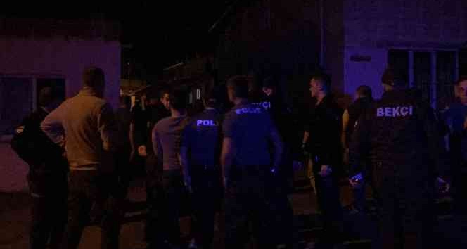 Gözaltına alınan şüphelinin yakınları tepki gösterdi: 1 polis memuru yaralandı