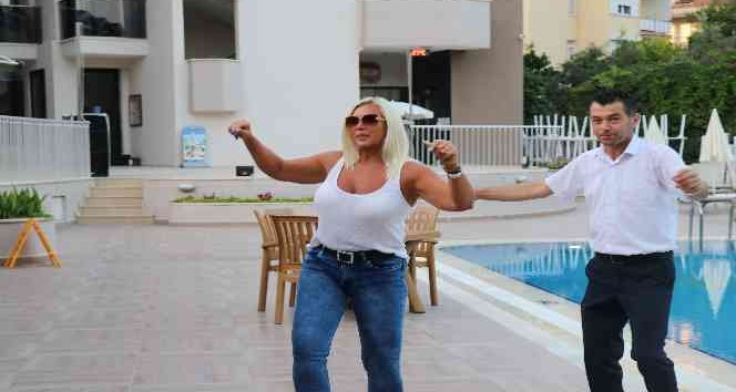 Danimarkalı sosyal medya fenomeni hemşire, tanıştığı taksici sayesinde Alanya aşığı oldu