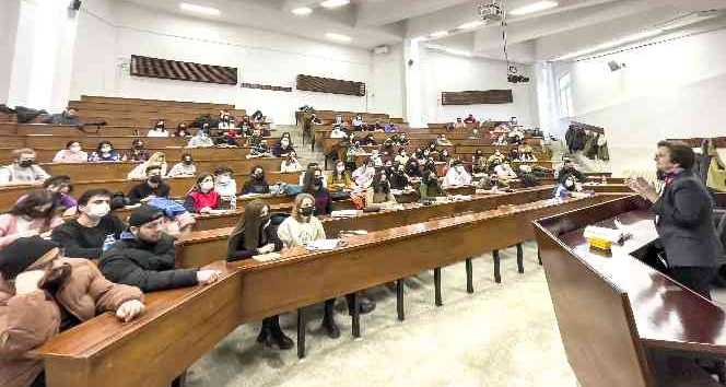 Anadolu İİBF yarım asrı aşan tecrübesiyle başarılı mezunlar vermeye devam ediyor