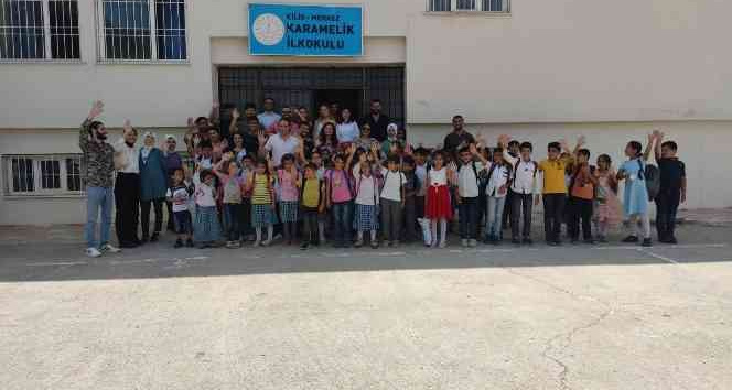 Üniversitede öğrencilerinden Karamelik ilkokuluna anlamlı ziyaret