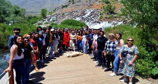 Üniversite öğrencileri Munzur gözelerini gezdi