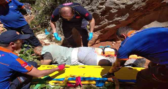Kayalıklardan düşen vatandaşı AFAD kurtardı