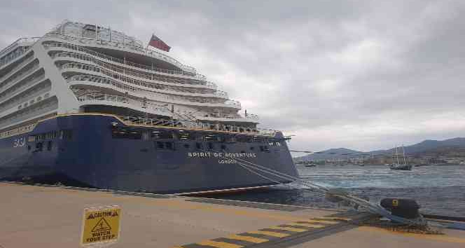 237 metrelik gemi 525 yolcusuyla Bodrum’da