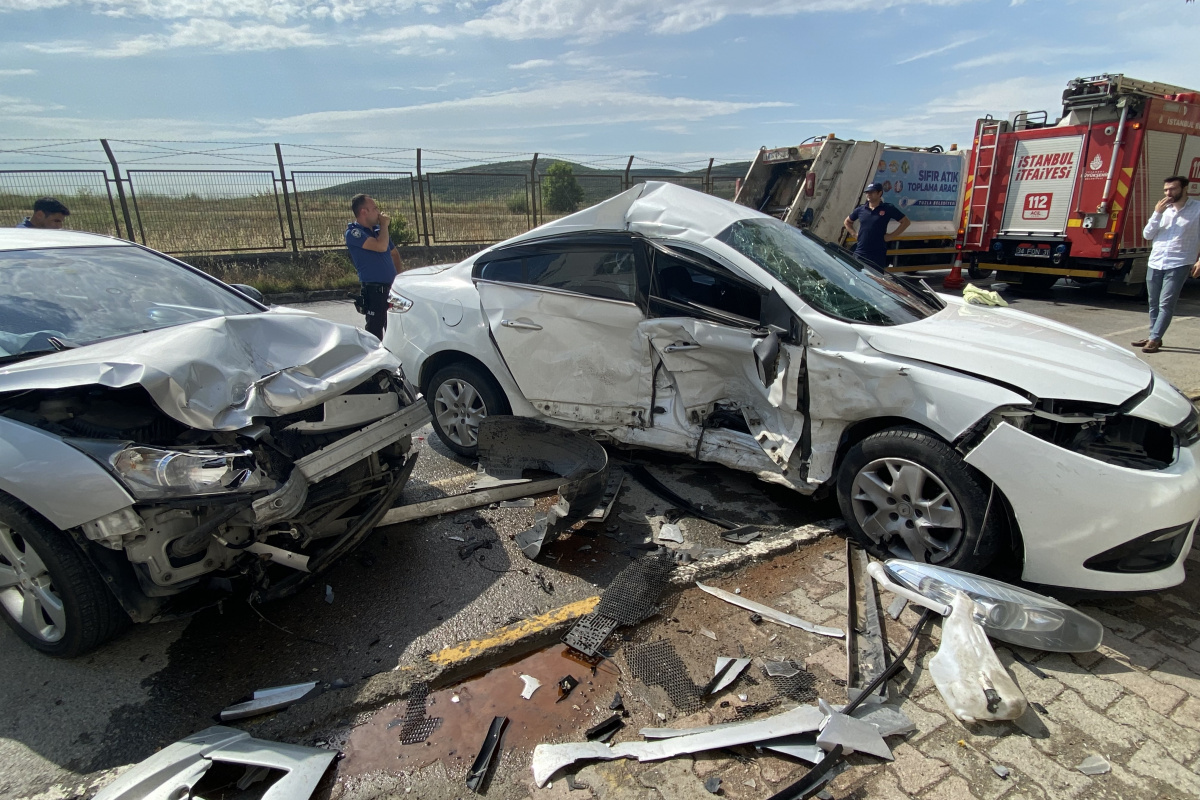 Tuzla’da direksiyon hakimiyetini kaybeden sürücü, otomobile çarptı: 2 yaralı