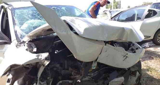 Tokat’ta 2 otomobil çarpıştı: 8 yaralı