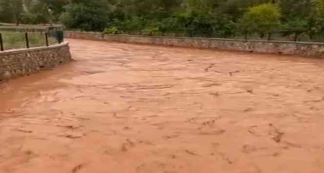 Kırıkkale’de dolu ve sağanak etkili oldu: Dereler taşma noktasına geldi