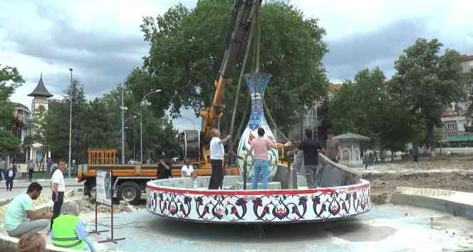 Kütahya’nın sembolü vazo ve Atatürk anıtı işte böyle taşındı