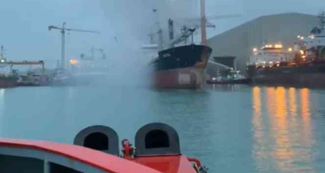 Yalova’daki konteyner gemisindeki yangın saatler sonra söndürüldü