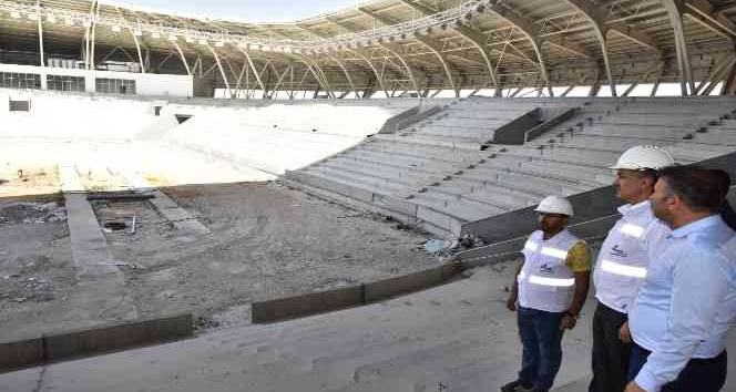 Vali Akkoyun kentteki spor yatırımlarını inceledi