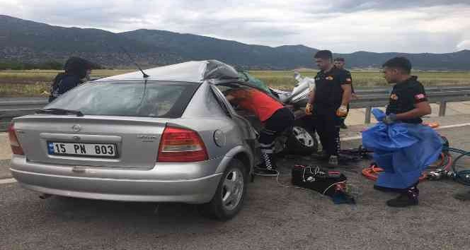 Tır ile çarpışan otomobildeki kadın öldü