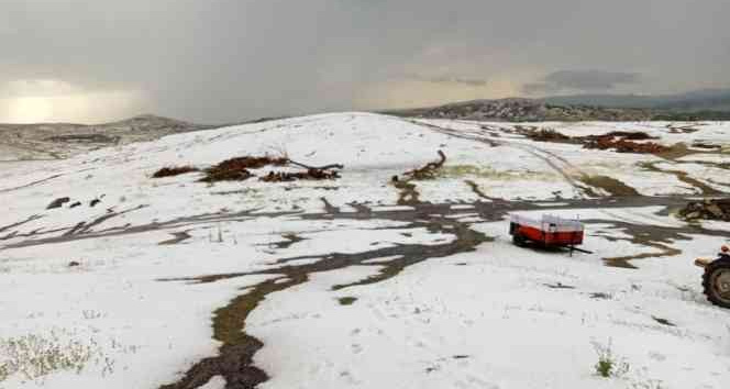 Yozgat’ta dolu yağışı etkili oldu