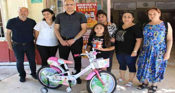 Kendi küçük yüreği büyük, 8 yaşındaki Gökçe bisiklet parasını bağışladı