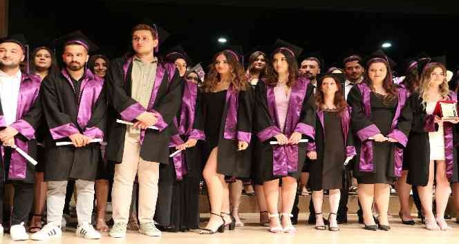 Edirne’de üniversitelilerin mezuniyet coşkusu