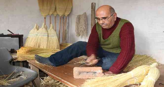 Edirne’de el süpürgeciliği son demlerini yaşıyor