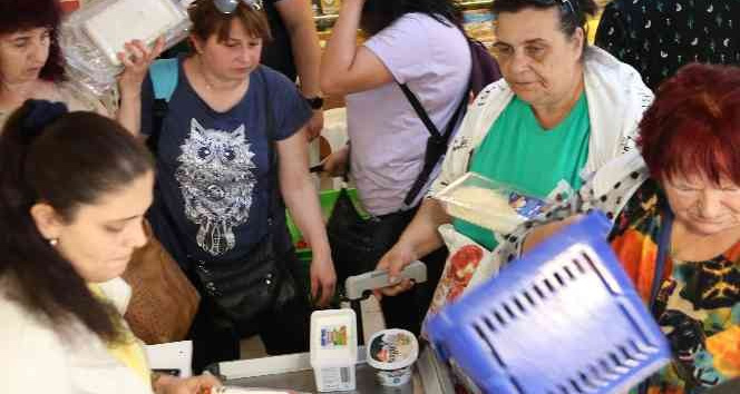 Bulgar turistler Edirne’de alışveriş için sıraya girdi: Bagajlar doldu taştı