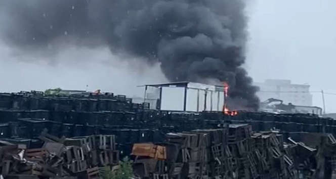 Sultangazide işçilerin kalmış olduğu konteynerde yangın çıktı: İşçiler ölümden döndü