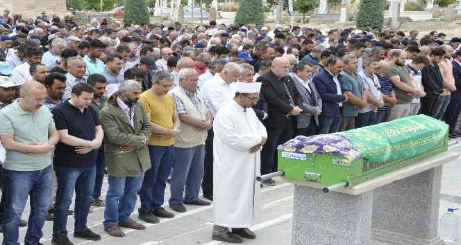 Selde hayatını kaybeden 5 çocuk annesi toprağa verildi