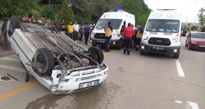 Beton bariyere çarpan otomobil 150 metre sürüklendi: 3 yaralı