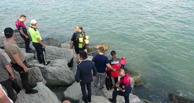 Kayalıklardan atladığı denizde kayboldu