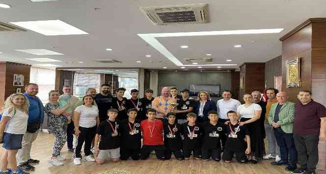 Türkiye şampiyonlarına Menemen’de coşkulu karşılama