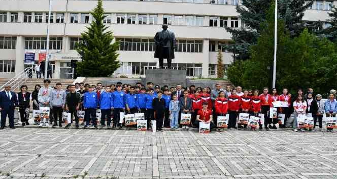 Gümüşhane’de şampiyon öğrenciler ödüllendirildi