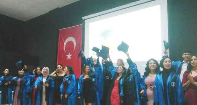 Domaniç Hayme Ana MYO’da mezuniyet coşkusu