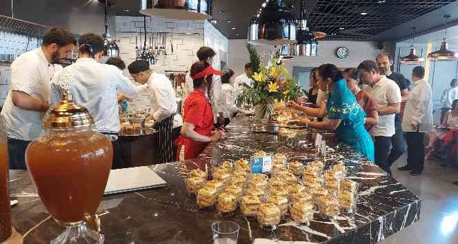 Filipin lezzetleri öğrenci ve diplomatları bir araya getirdi
