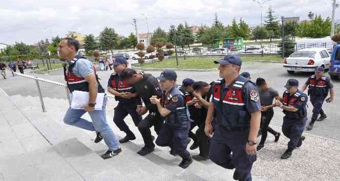 Karaman’da bağ evlerinden hırsızlık şüphelileri tutuklandı