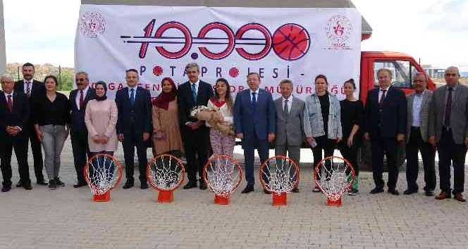Yozgat’ta 150 basketbol potası dağıtıldı