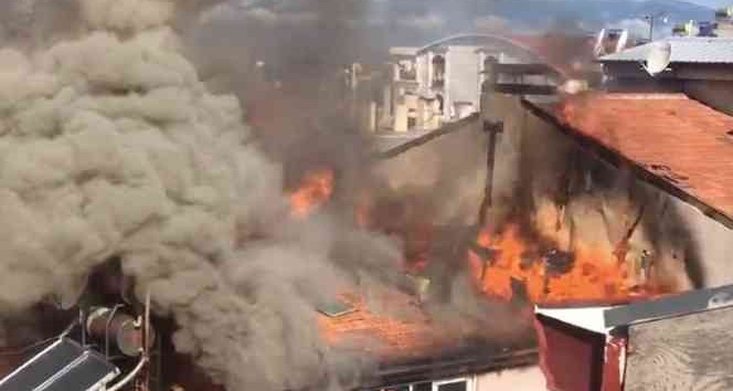 Burdur’da çatı katı yangını: 1 yaralı