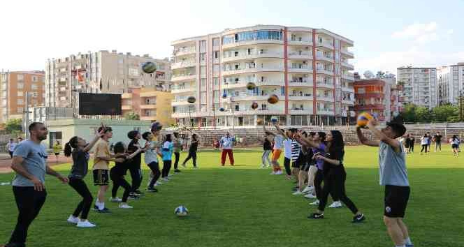 Siirt’te “Bu Yaz Sen de Adını Spora Yaz”’ spor şöleni yapıldı