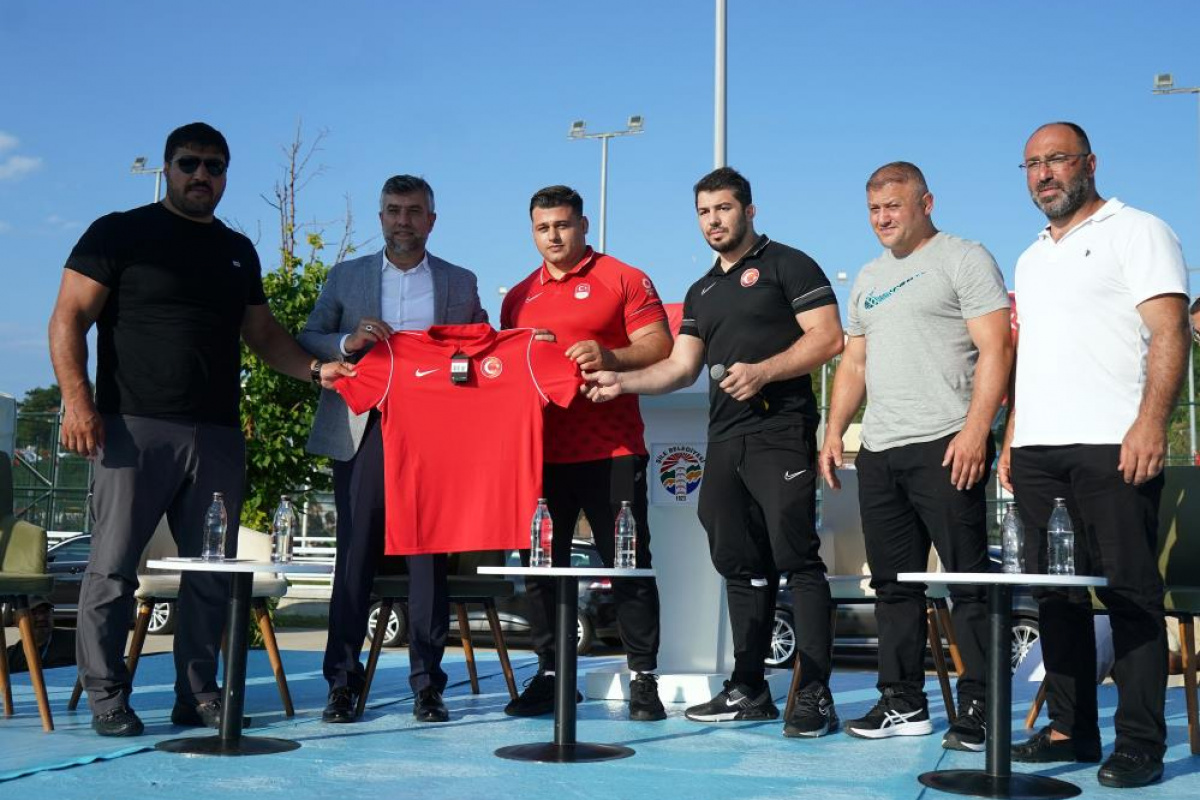 Şampiyonların katıldığı tesis törenle açıldı