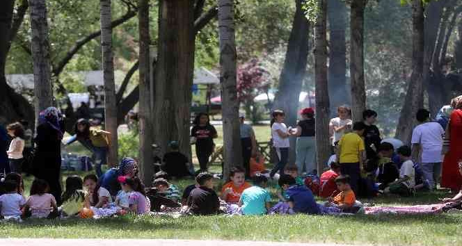 Başkentliler Yakacık Mesire Alanı’na akın etti