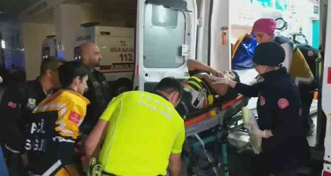 "Dur" ihtarına uymayan alkollü sürücü, trafik polisine çarpıp kaçtı