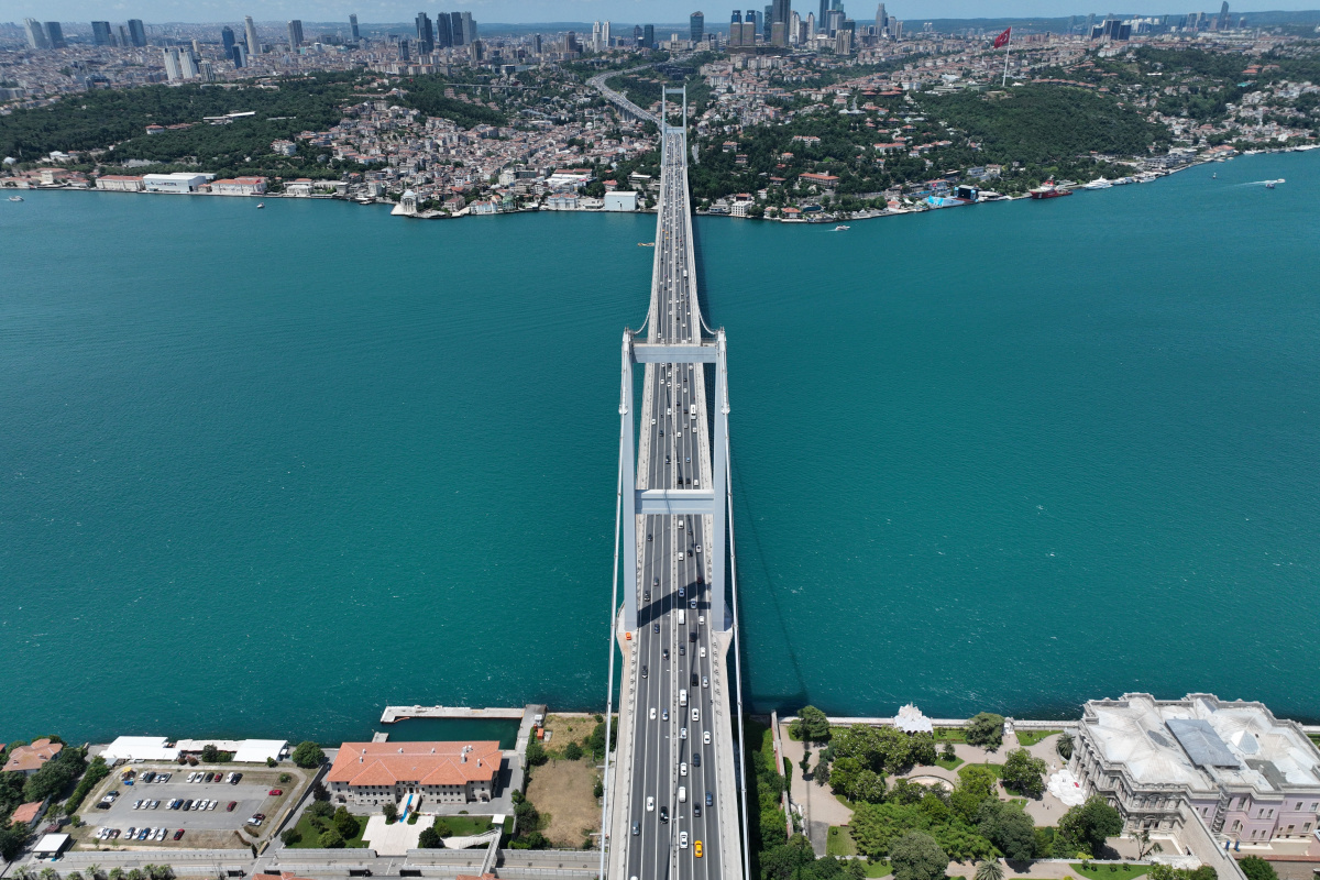 İstanbul Boğaz'ı turkuaza büründü: Eşsiz manzara havadan görüntülendi