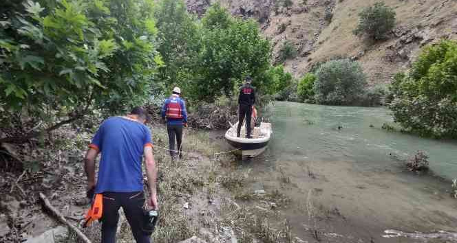 Çayda akıntıya kapılan sağlıkçıyı arama çalışmaları 7. gününde