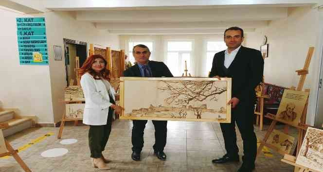 Adilcevaz’da ahşap yakma sanatı ilgi görüyor