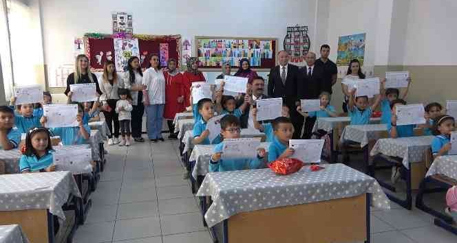 Öğrencilerin karne sevinci: Pandemisiz ilk yaz tatili başladı