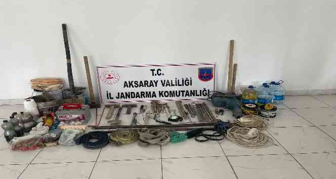 Defineci dinamitlerle birlikte suçüstü yakalandı