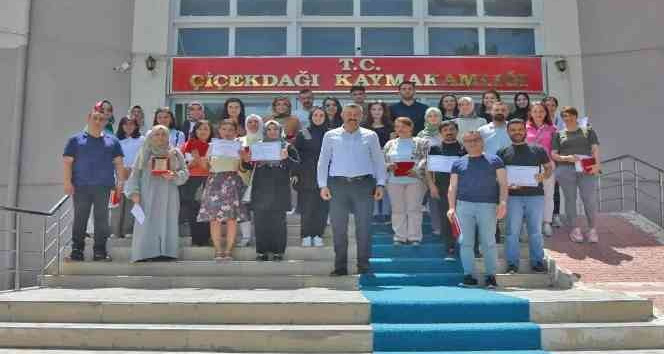 Çiçekdağı ilçesinde başarılı öğretmenlere teşekkür plaketi