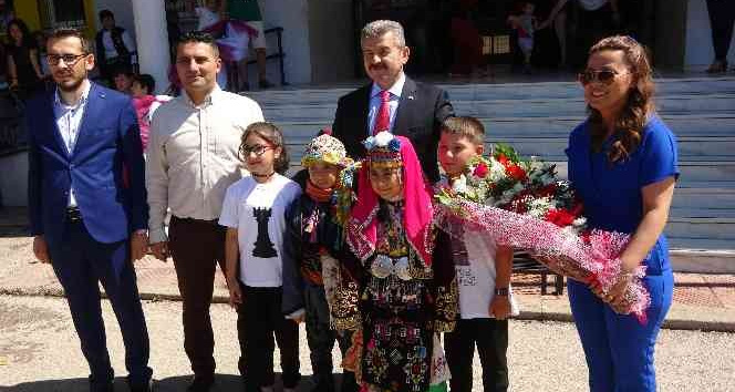 Uşak’ta 60 bin 805 öğrenci karne heyecanı yaşadı