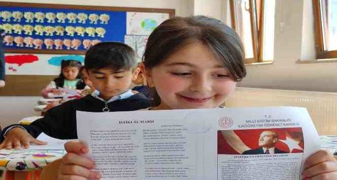 Ardahan’da öğrencilerin karne heyecanı