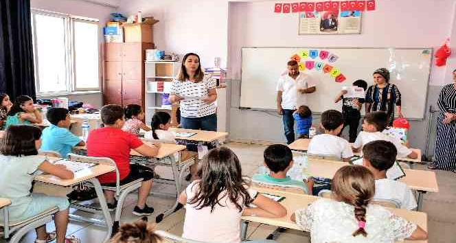 Derik’te öğrencilerin karne heyecanı