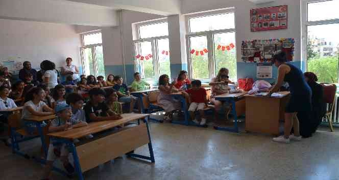 Didim’de öğrencilerin karne sevinci