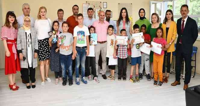 Altınova ve Çiftlikköy’de karne heyecanı