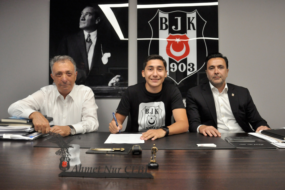 Beşiktaş, genç futbolcu Emirhan İlkhan&#039;ın sözleşmesini uzattı