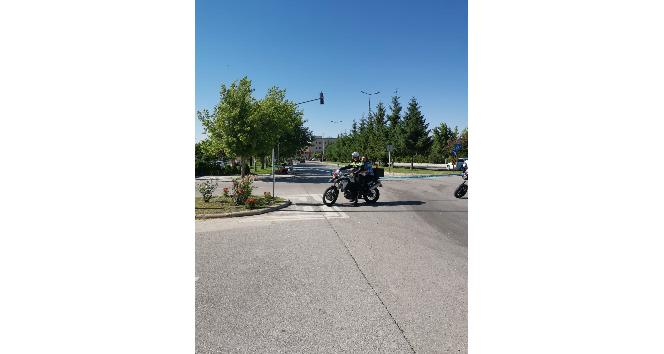 Geç kalan öğrencinin yardımına polis koştu